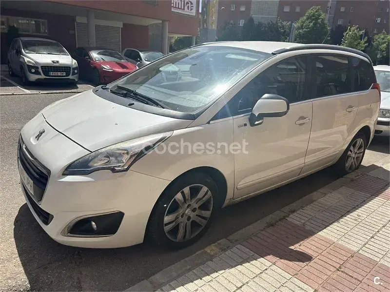 Usado Peugeot 5008 Style 120 CV (88 kW) 2016 Blanco Monovolumen
