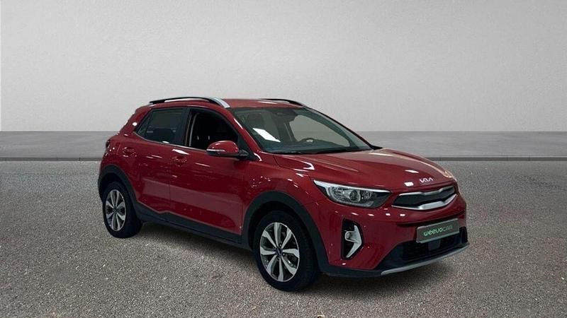 Usado Kia Stonic 100 CV (73 kW) 2024 Rojo SUV