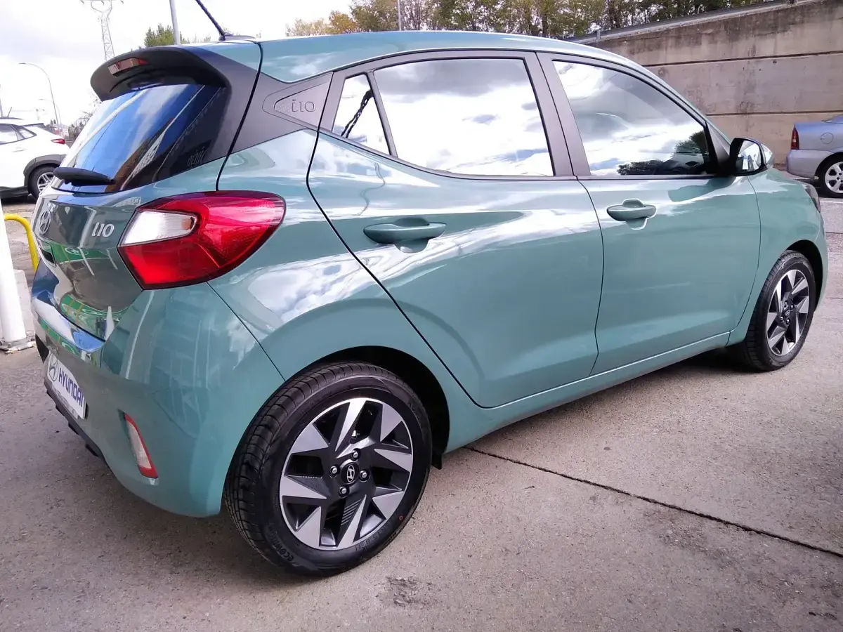 Usado Hyundai i10 63 CV (46 kW) 2025 Verde Utilitario