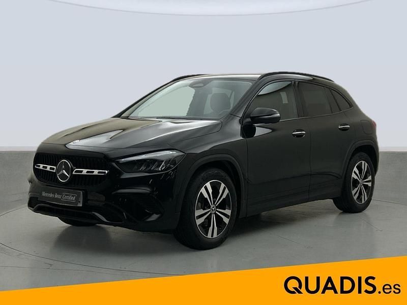 Negro cosmos Usado 2024 Mercedes GLA200 SUV | 39.400 € (Precio justo) - Imagen 1/4