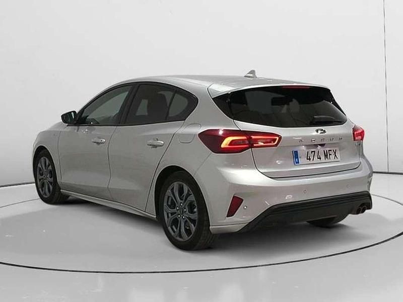 Begagnad Ford Focus ST-Line 155 HK (114 kW) 2023 Grå Halvkombi