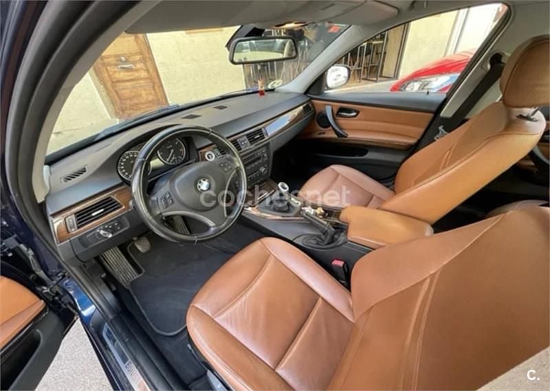 Usado BMW 318 143 CV (105 kW) 2011 Azul Berlina