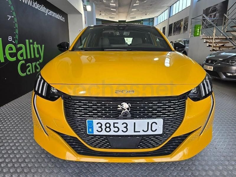 Usado Peugeot 208 GT-line 100 CV (73 kW) 2020 Amarillo Utilitario