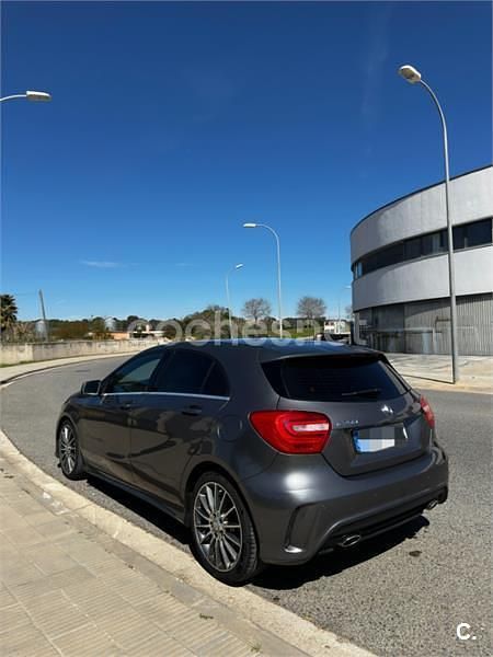 Usado Mercedes A200 AMG line 156 CV (114 kW) 2015 Gris / plata Berlina