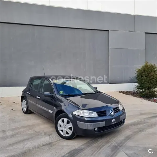 Usado Renault Mégane II Dynamique 130 CV (95 kW) 2007 Gris / plata Berlina