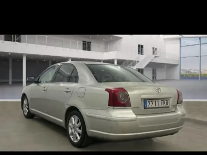 Usado Toyota Avensis Sol 126 CV (92 kW) 2007 Beige Berlina