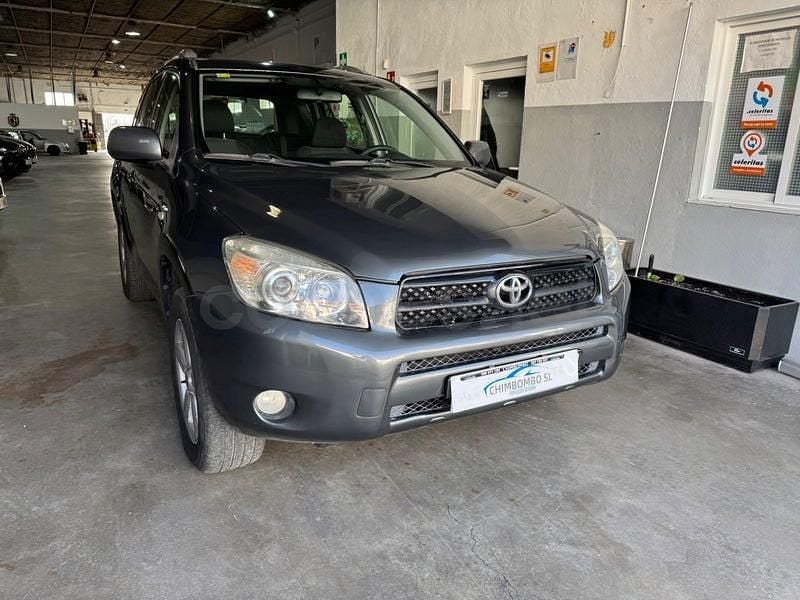 Usado Toyota RAV4 Executive 136 CV (100 kW) 2007 Gris / plata SUV