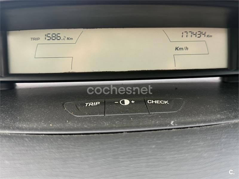 Usado Citroën C4 110 CV (80 kW) 2007 Rojo Berlina