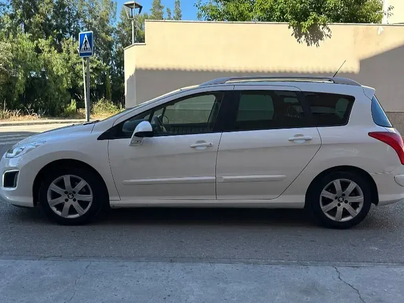 Usado Peugeot 308 SW Access 92 CV (67 kW) 2014 Blanco Familiar