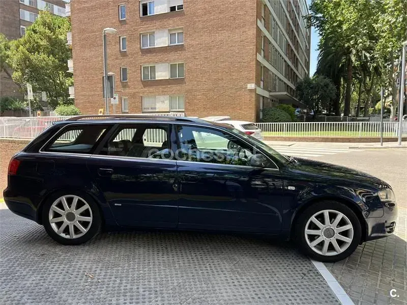 Usado Audi A4 S-Line 140 CV (102 kW) 2006 Azul Familiar