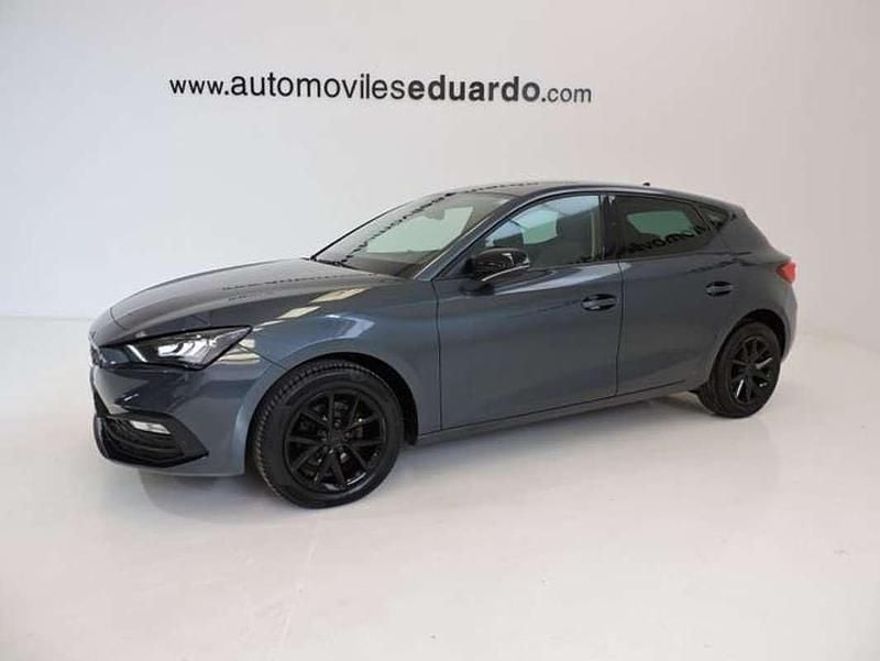 Usado Seat Leon Style 116 CV (85 kW) 2021 Gris Berlina