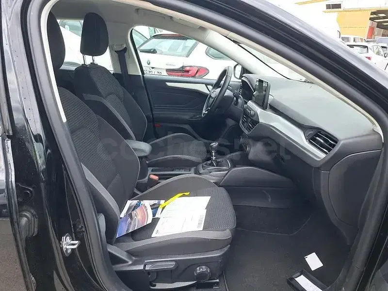 Usado Ford Focus Trend 120 CV (88 kW) 2022 Negro Familiar