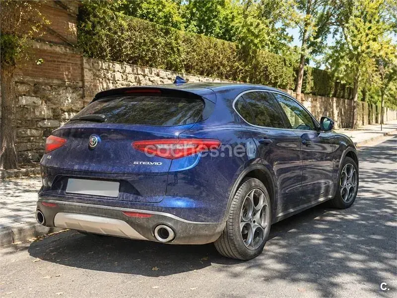 Usado Alfa Romeo Stelvio Super 180 CV (132 kW) 2018 Azul SUV