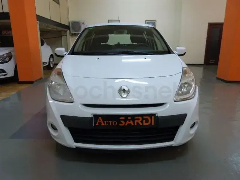 Usado Renault Clio II Authentique 70 CV (51 kW) 2010 Blanco Berlina