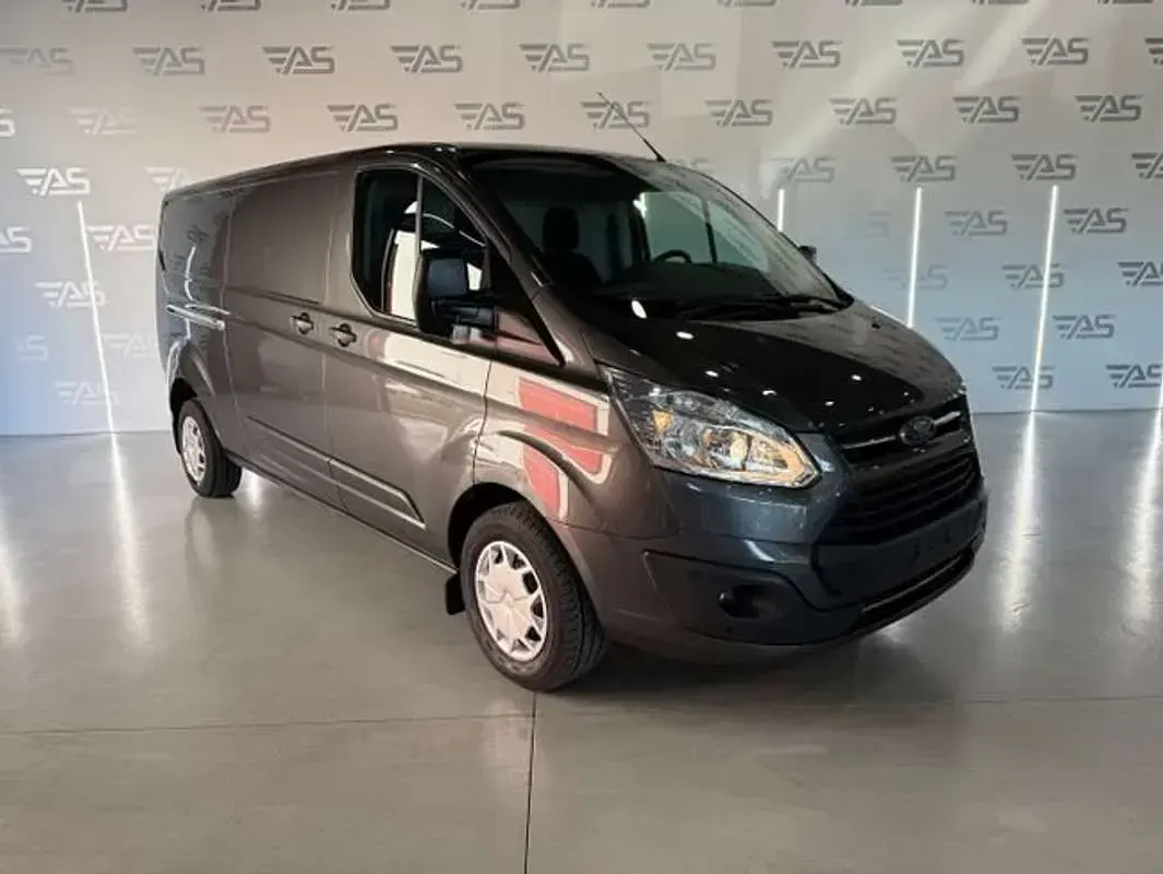 Usado Ford Tourneo Custom Trend 131 CV (96 kW) 2018 Gris Van