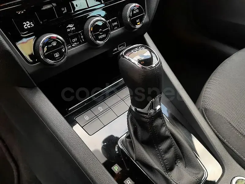 Usado Skoda Octavia Style 150 CV (110 kW) 2019 Gris / plata Berlina