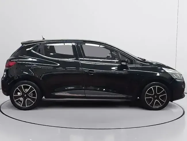 Usado Renault Clio Expression 90 CV (66 kW) 2016 Negro