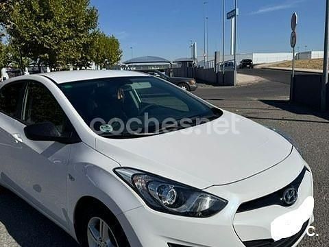 Blanco Usado 2013 Hyundai i30 Berlina | 5700 € (Precio justo) - Imagen 1/4