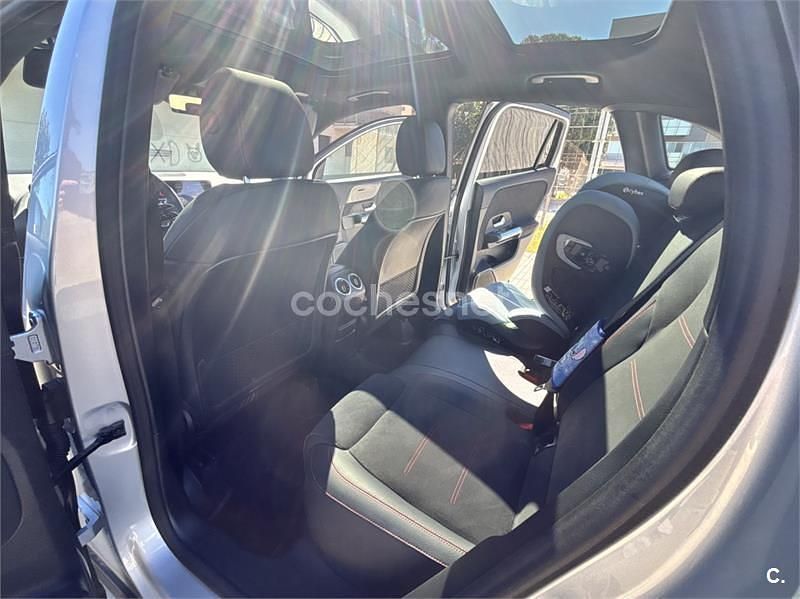 Usado Mercedes GLA200 163 CV (119 kW) 2025 Gris / plata SUV