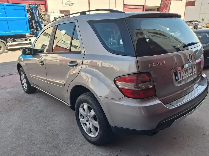 Usado Mercedes ML280 190 CV (139 kW) 2006 Beige SUV