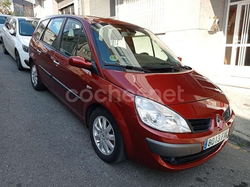 Usado Renault Grand Scénic II Dynamique 130 CV (95 kW) 2008 Granate Monovolumen