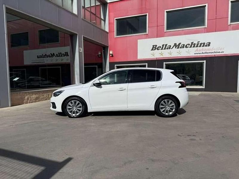 Usado Peugeot 308 Allure 131 CV (96 kW) 2021 Blanco Utilitario