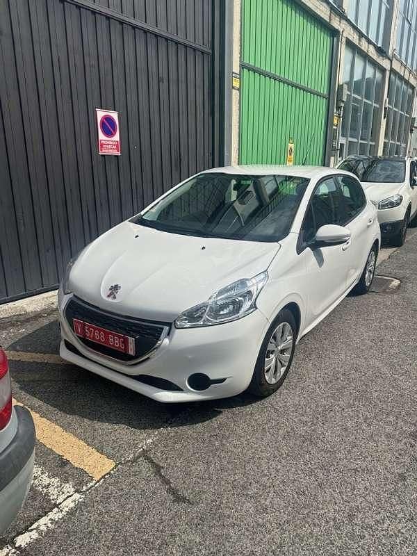 Blanco Usado 2012 Peugeot 208 Active Utilitario | 7800 € (Un poco caro) - Imagen 1/4