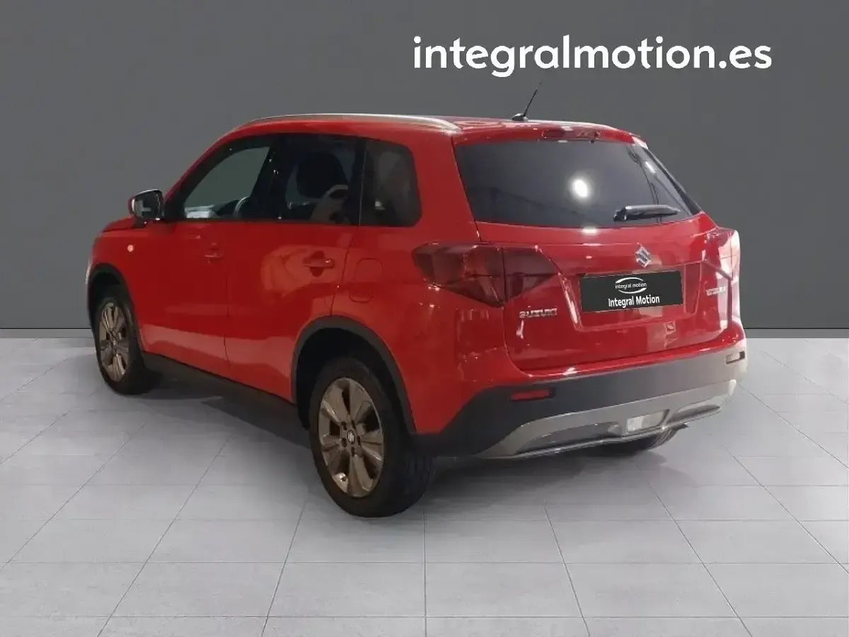 Usado Suzuki Vitara 111 CV (81 kW) 2019 Rojo SUV