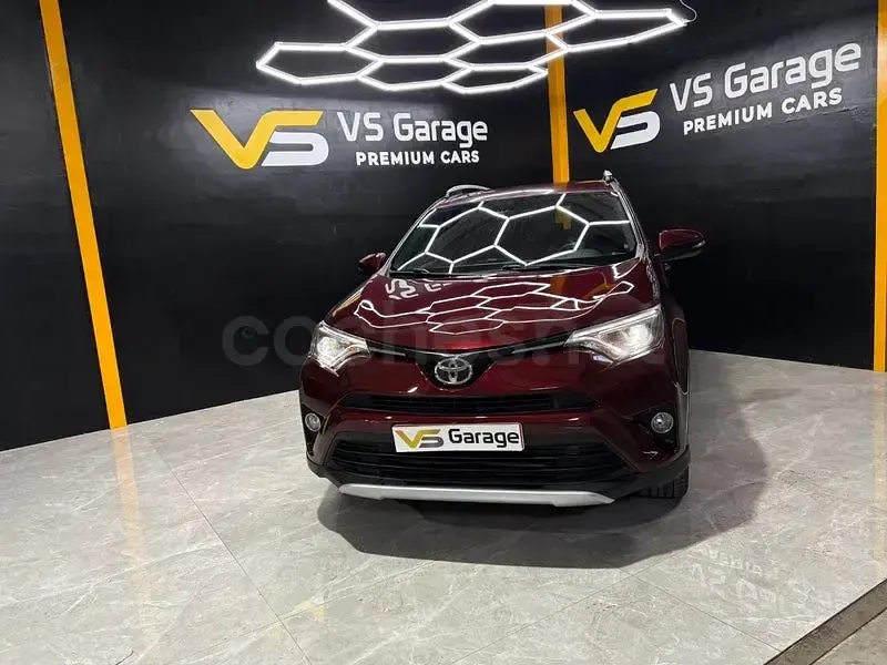 Usado Toyota RAV4 Executive 143 CV (105 kW) 2017 Granate SUV