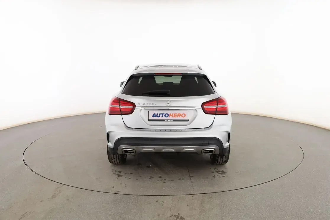 Usado Mercedes GLA200 AMG line 136 CV (100 kW) 2019 Gris SUV