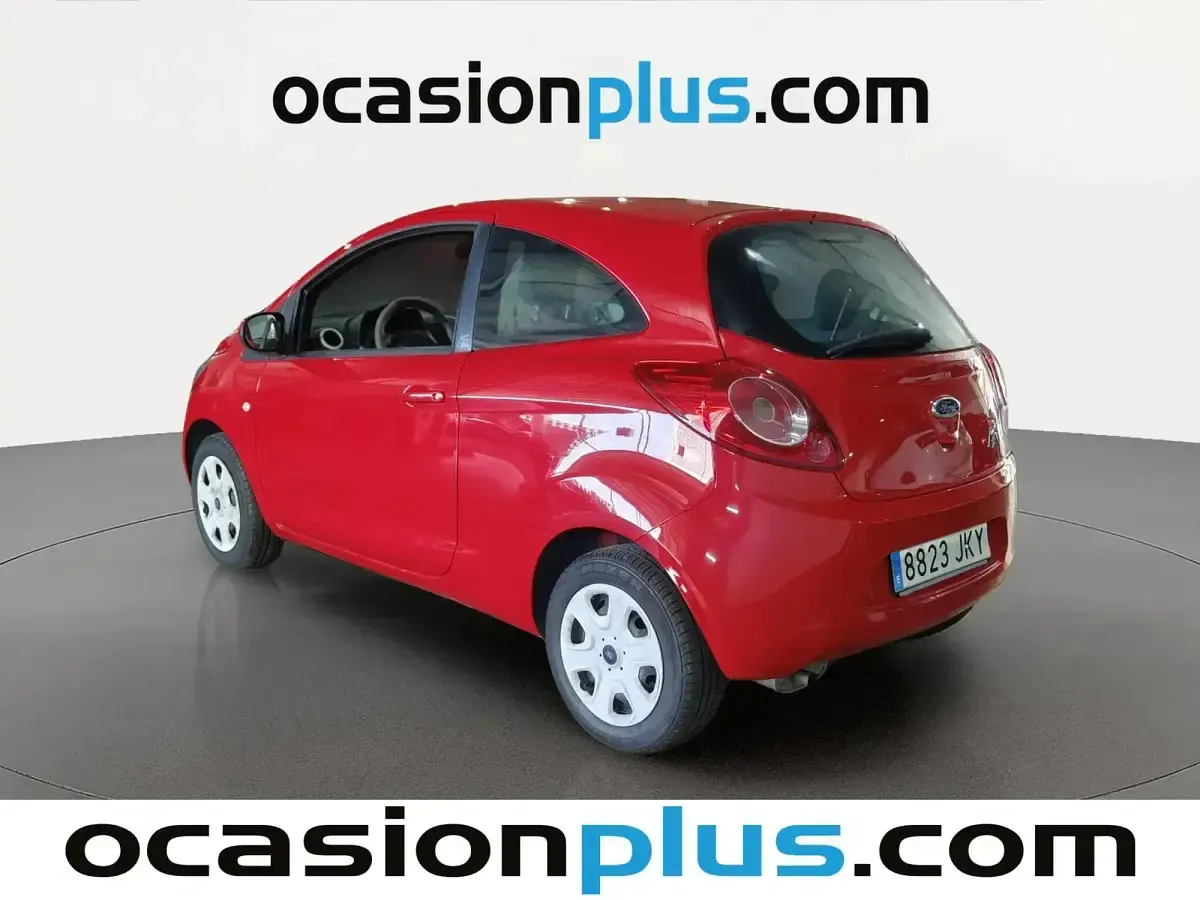 Usado Ford Ka Trend 69 CV (50 kW) 2015 Rojo Utilitario