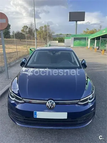 Usado VW Golf VIII 110 CV (80 kW) 2021 Azul Berlina