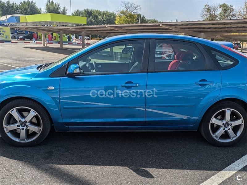 Usado Ford Focus Ghia 115 CV (84 kW) 2007 Azul Berlina