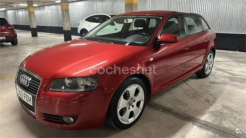 Usado Audi A3 Sportback Ambition 140 CV (102 kW) 2007 Granate Utilitario