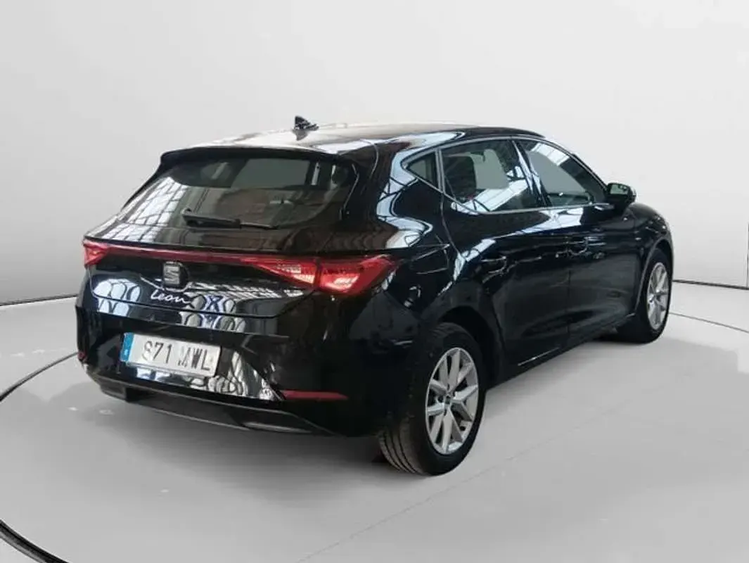 Usado Seat Leon Style 117 CV (86 kW) 2024 Negro Utilitario
