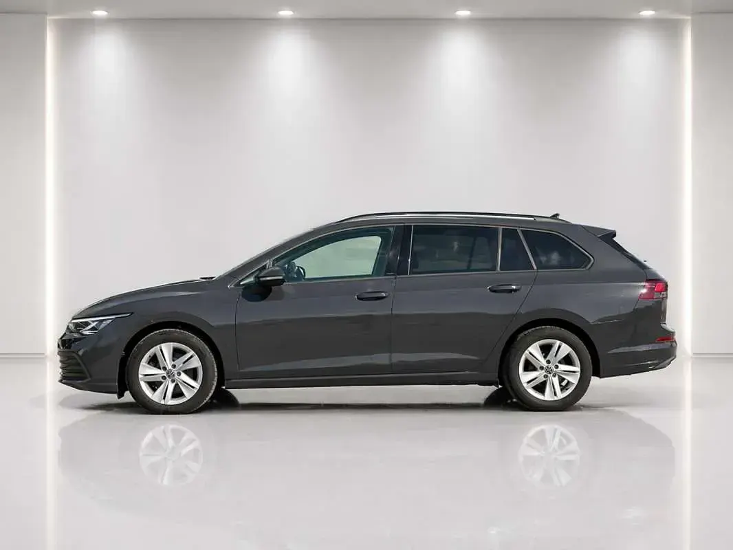 Usado VW Golf VIII Life 116 CV (85 kW) 2021 Gris Familiar