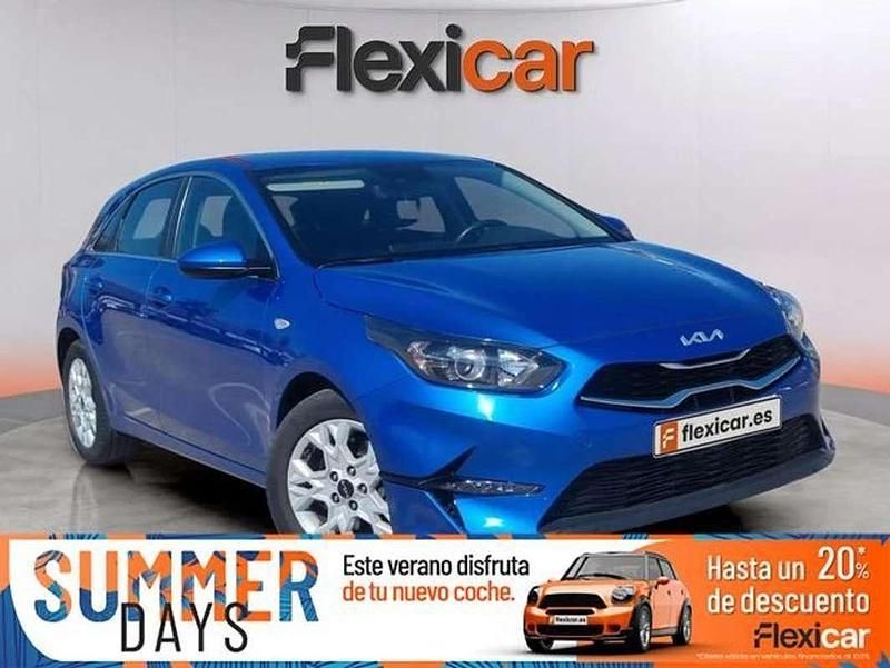 Azul Usado 2023 Kia Ceed 2 Berlina | 16.190 € (Buen precio) - Imagen 1/4