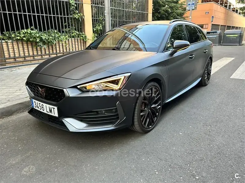 Usado Cupra Leon 245 CV (180 kW) 2021 Gris / plata Familiar