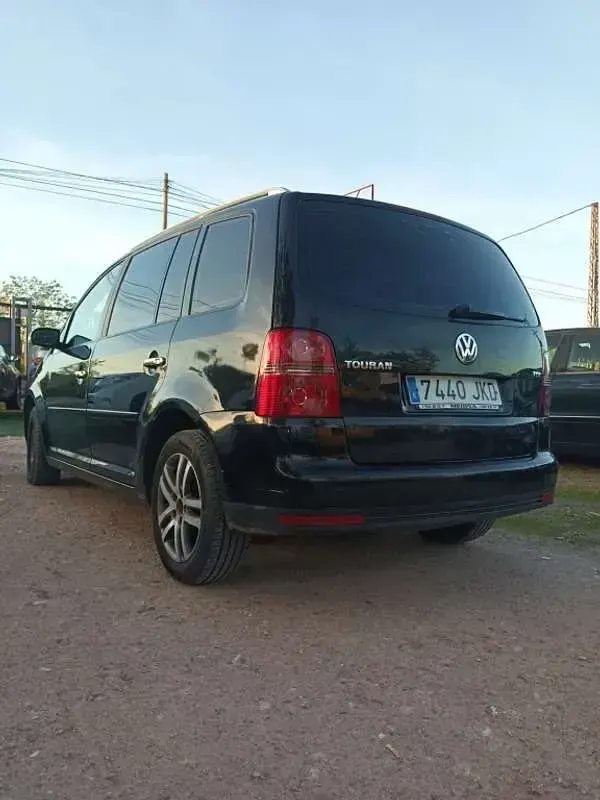 Usado VW Touran 105 CV (77 kW) 2007 Negro Monovolumen