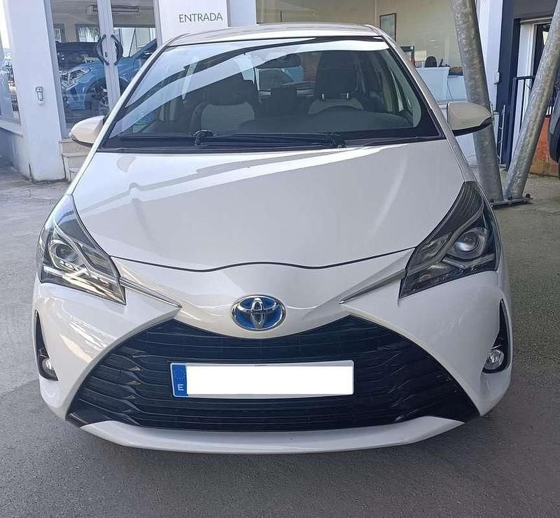 Usado Toyota Yaris Hybrid Advance 99 CV (72 kW) 2018 Blanco Utilitario