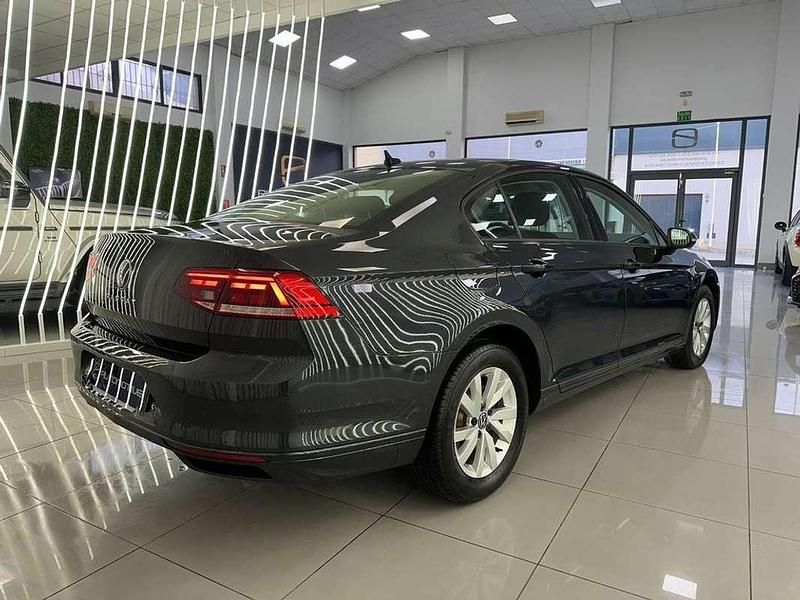 Usado VW Passat Business 150 CV (110 kW) 2021 Gris Berlina