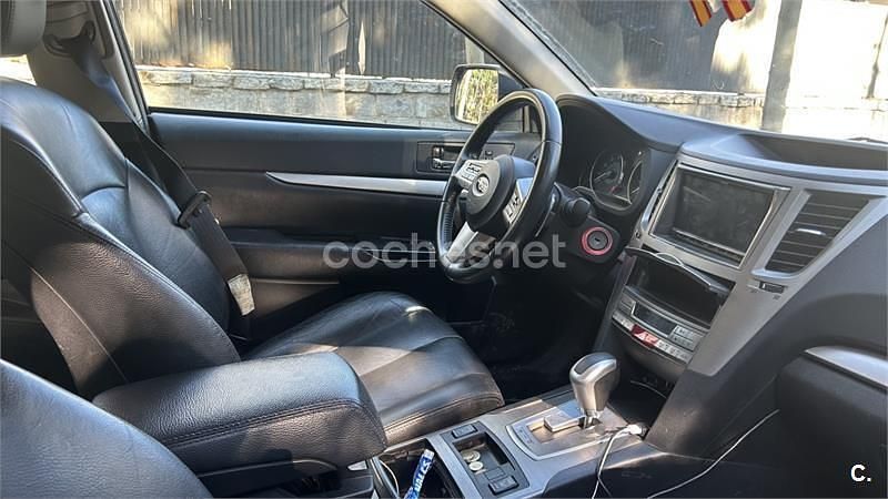 Usado Subaru Outback 167 CV (122 kW) 2010 Gris / plata Familiar