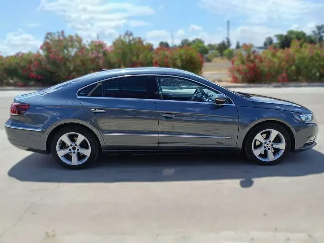 Usado VW CC 140 CV (102 kW) 2014 Gris Berlina