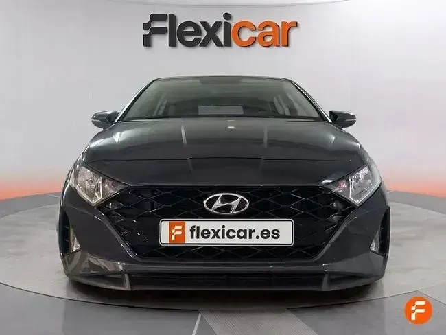 Usado Hyundai i20 100 CV (73 kW) 2022 Negro Berlina