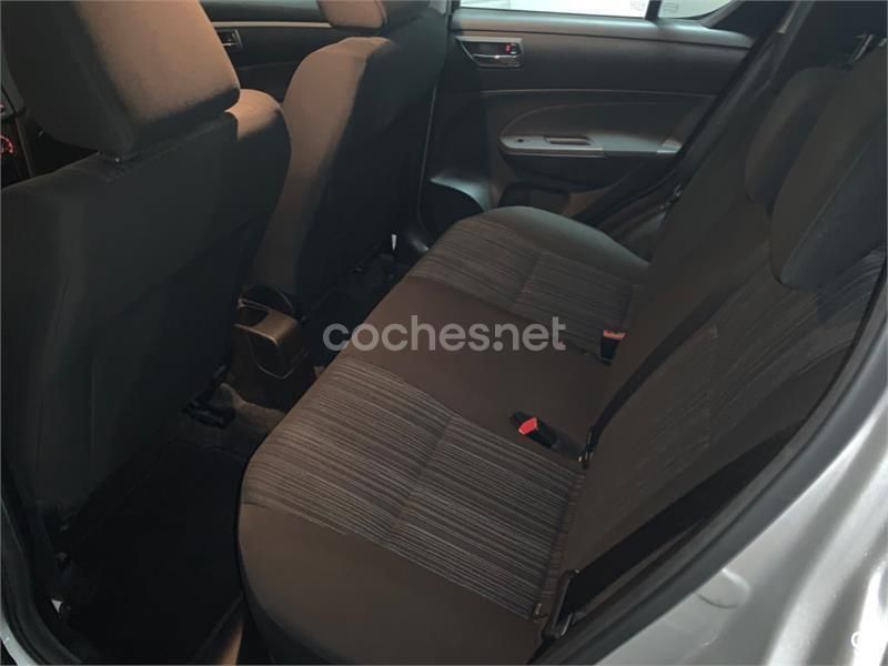 Gris / plata Usado 2014 Suzuki Swift GLX Berlina | 10.900 € (Un poco caro) - Imagen 1/4