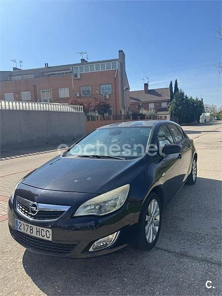 Usado Opel Astra Enjoy 115 CV (84 kW) 2011 Negro Berlina