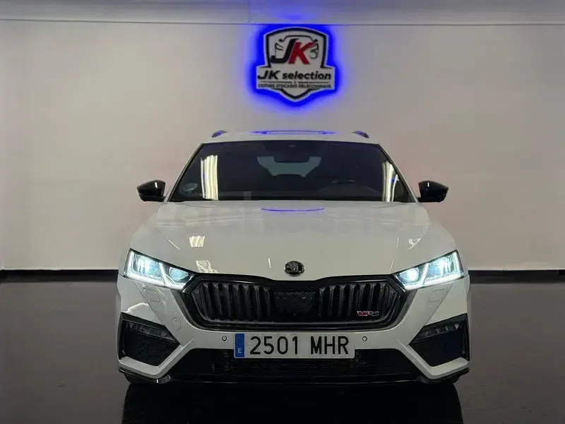 Usado Skoda Octavia RS 200 CV (147 kW) 2023 Blanco Familiar