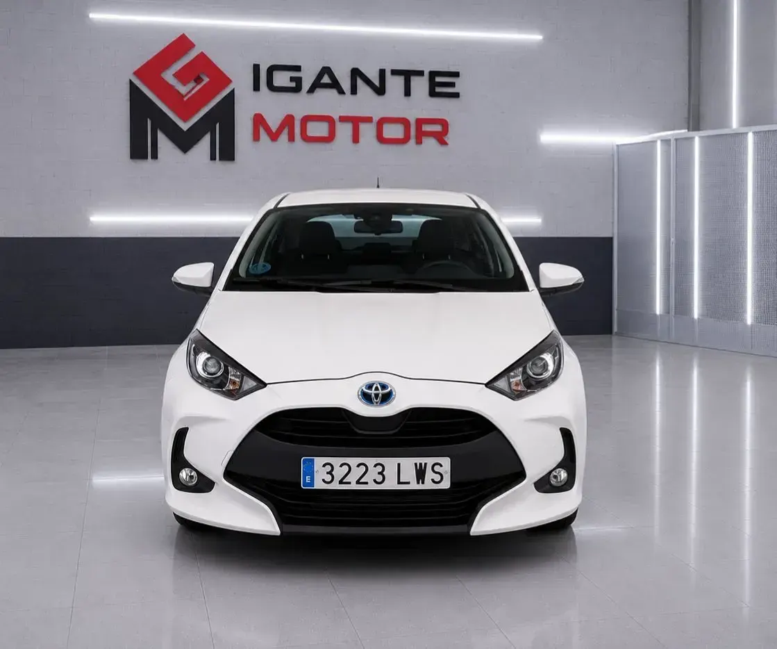 Usado Toyota Yaris Business Edition 116 CV (85 kW) 2022 Blanco Utilitario