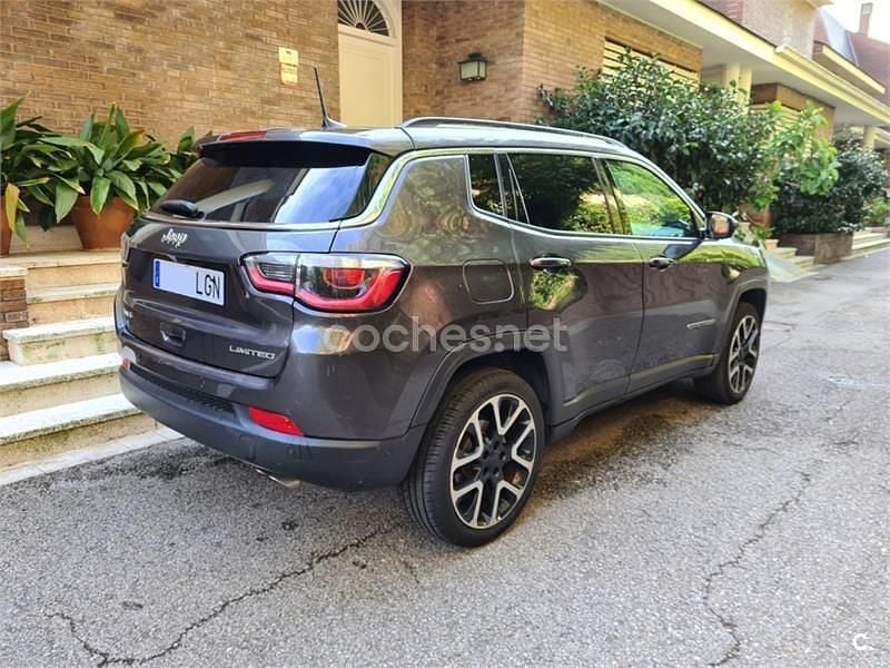 Usado Jeep Compass Limited 170 CV (125 kW) 2020 Gris / plata SUV