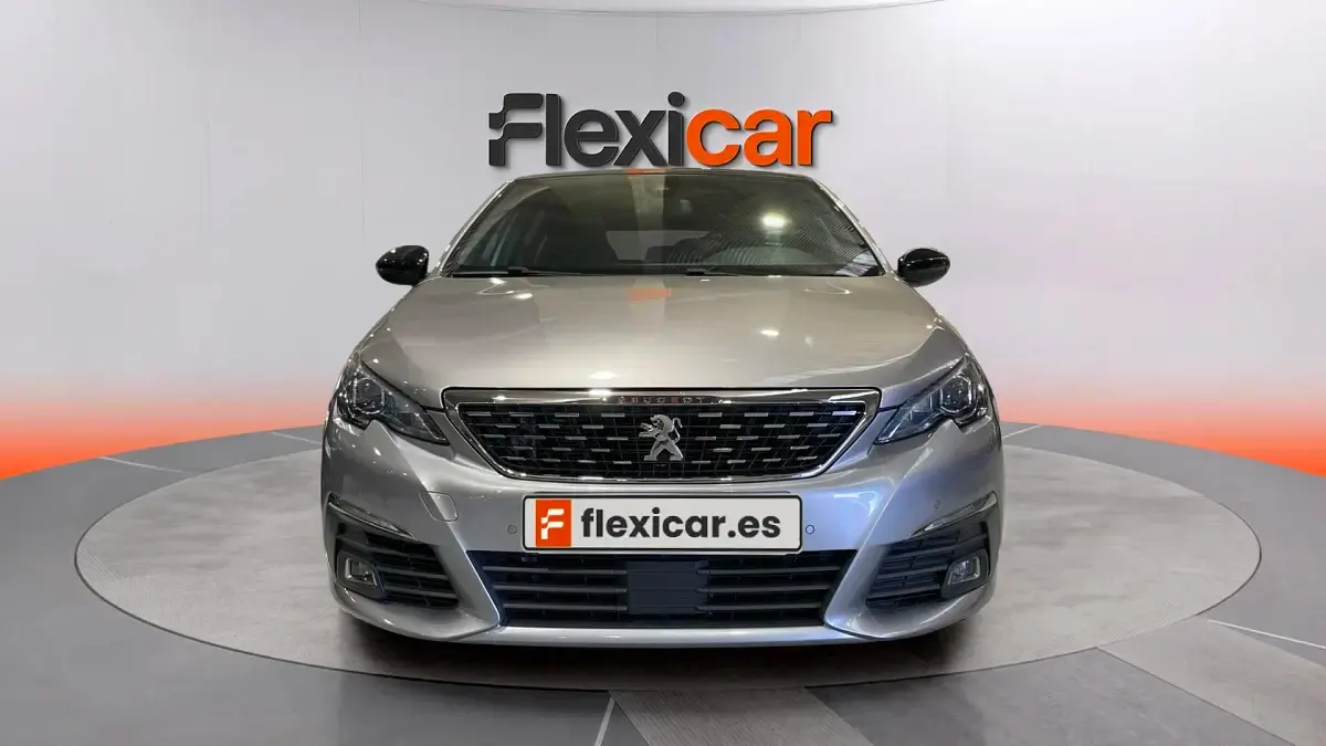 Usado Peugeot 308 GT-line 131 CV (96 kW) 2019 Gris Berlina